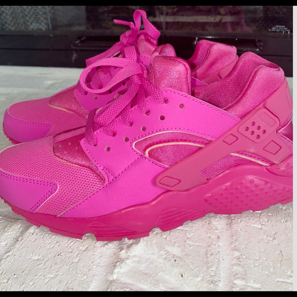 NIKE AIR HURACHE RUN! Only been worn once.
